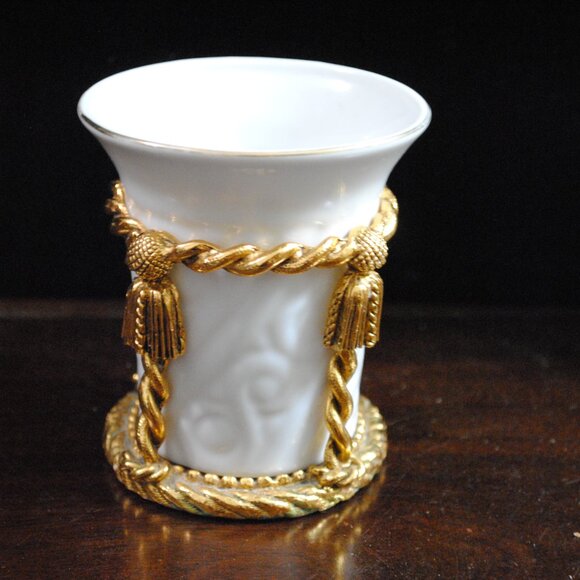 Vintage Stylebuilt Porcelain Bathroom Cup with Cord & Tassel Stand - Picture 5 of 15
